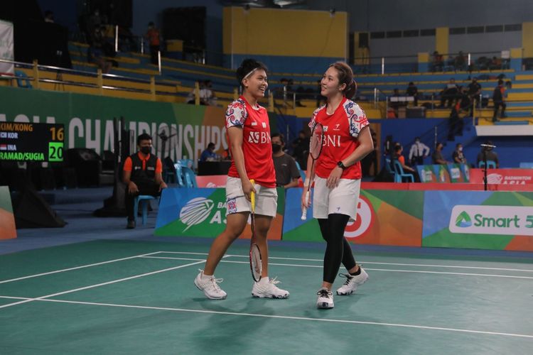 Ganda putri Indonesia, Siti Fadia Silva Ramadhanti/Ribka Sugiarto, saat melawan Kim So-yeong/Kong Hee-yong (Korea Selatan) pada babak 32 besar Kejuaraan Bulu Tangkis Asia 2022. Siti/Ribka akan kembali berpasangan pada Kejuaraan Dunia BWF 2022 di Tokyo, Jepang, 22-28 Agustus mendatang.