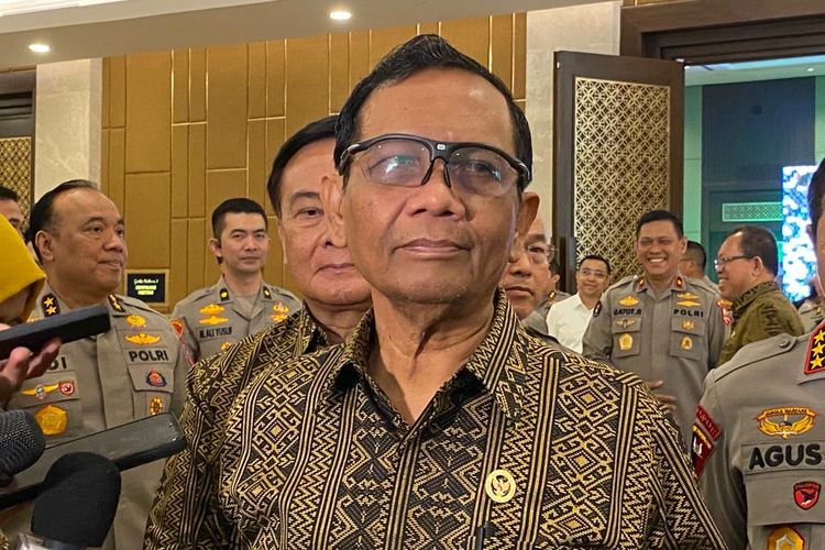 Menteri Koordinator Bidang Politik, Hukum, dan Keamanan (Menko Polhukam) Mahfud MD dalam acara penyerahan hadiah lomba Komisi Kepolisian Nasional (Kompolnas) 2023 di Hotel Sultan, Jakarta, Senin (21/8/2023).