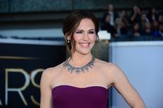 Jennifer Garner Jadi Relawan untuk Beri Makan Petugas Tanggap Darurat dan Korban Kebakaran Los Angeles