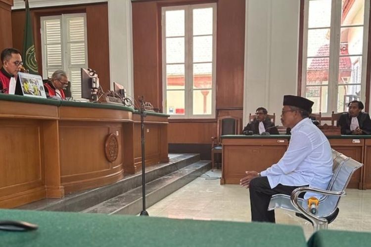 Mantan Kepala Badan Pengelola Keuangan Daerah (BPKD) Kabupaten Takalar Gazali Machmud, saat menjalani sidang di PN Makassar, Selasa (30/5/2023).