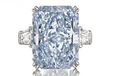Berlian Biru Langka Sukses Terjual dengan Harga Rp 335 Miliar