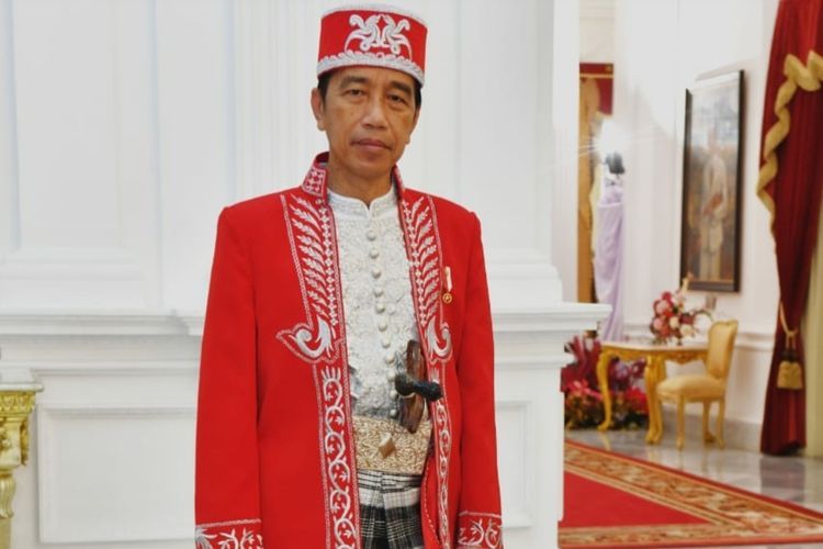 Penampakan Baju Dolomani yang merupakan pakaian adat dari Buton, Sulawesi Tenggara yang dipakai Presiden Joko Widodo saat menghadiri upacara peringatan HUT ke-77 RI di Istana Merdeka, Rabu (17/8/2022).