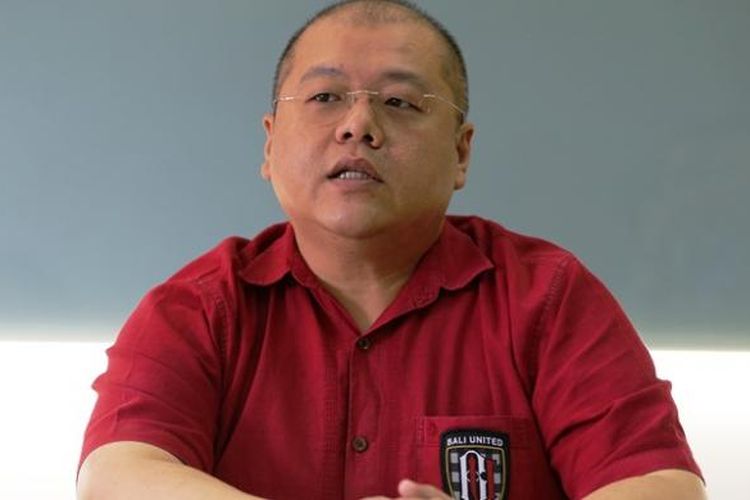 CEO Bali United, Yabes Tanuri, saat berkunjung ke kantor Kompas.com, Senin (30/1/2017). 