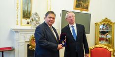 Di Rusia, Menko Airlangga Kuatkan Kerja Sama Bilateral dan Terima Penghargaan dari Pemerintah Rusia