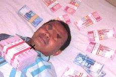 Dulu Pamer Tidur di Atas Tumpukan Uang, Mantan Kades di Riau Kini Bobok di Penjara karena Korupsi