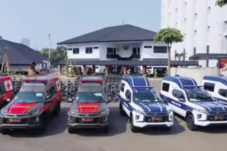 Deretan kendaraan dinas yang diserahkan oleh KSAD Jenderal TNI Andika Perkasa kepads satuan-satuan TNI AD.