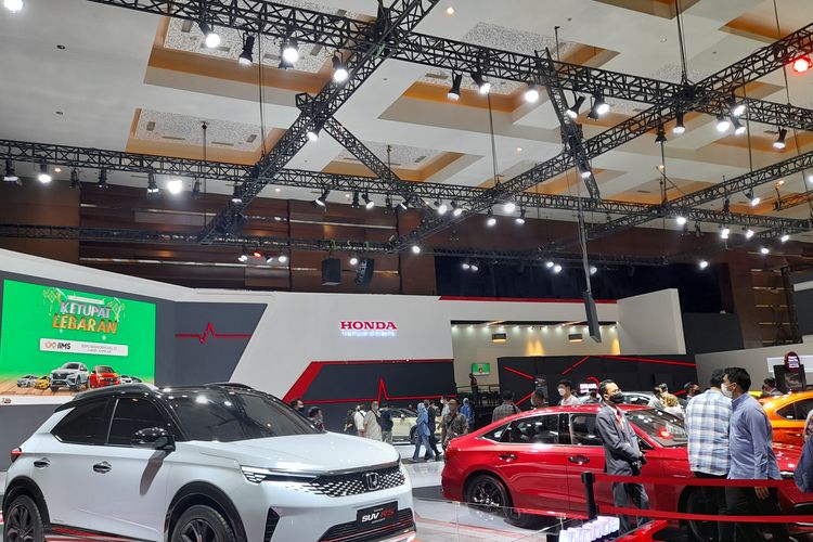 Booth Honda di Hall D JIExpo pada IIMS Hybrid 2022, Kamis (31/3/2022).