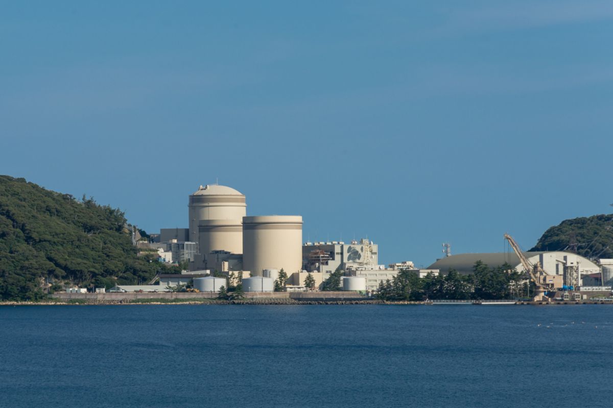 Ilustrasi pembangkit listrik tenaga nuklir (PLTN) Mihama di Fukui, Jepang. 