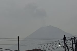 Gunung Semeru 35 Kali Meletus dalam 6 Jam, Gemuruh Terdengar Sepanjang Malam