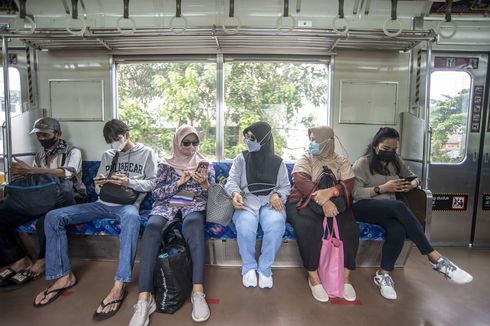 Aturan Baru Perjalanan, Tak Lagi Duduk Berjarak di KRL hingga Naik Pesawat Tanpa Tunjukkan Tes Covid-19