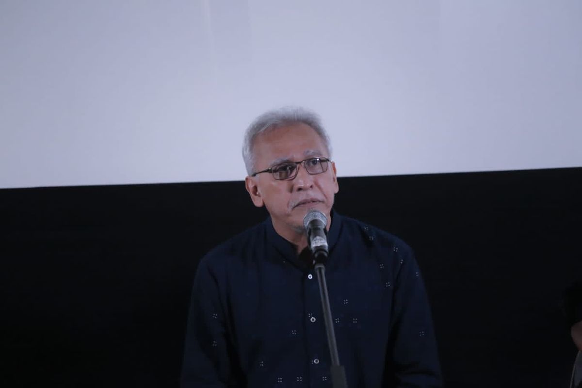 Penyanyi Iwan Fals dalam acara jumpa pers perilisan video musik lagu Patah di Plaza Senayan XXI, Jakarta Pusat, Senin (6/12/2021) 