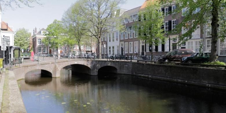 Canal en La Haya, Países Bajos.