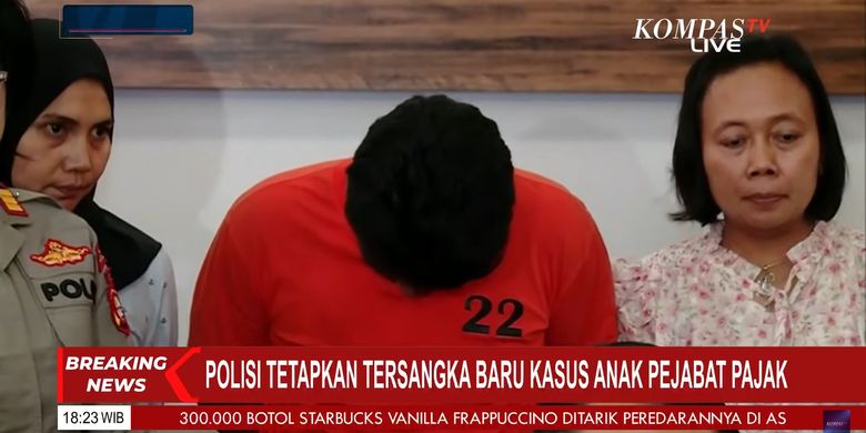 Shane Lukas (19) ditetapkan sebagai tersangka perekam aksi penganiayaan oleh mario Dandy Satriyo kepada korban D (17). Perilisan Shane Lukas dilakukan dalam jumpa pers di Polres Metro Jakarta Selatan, Jumat (24/2/2023).