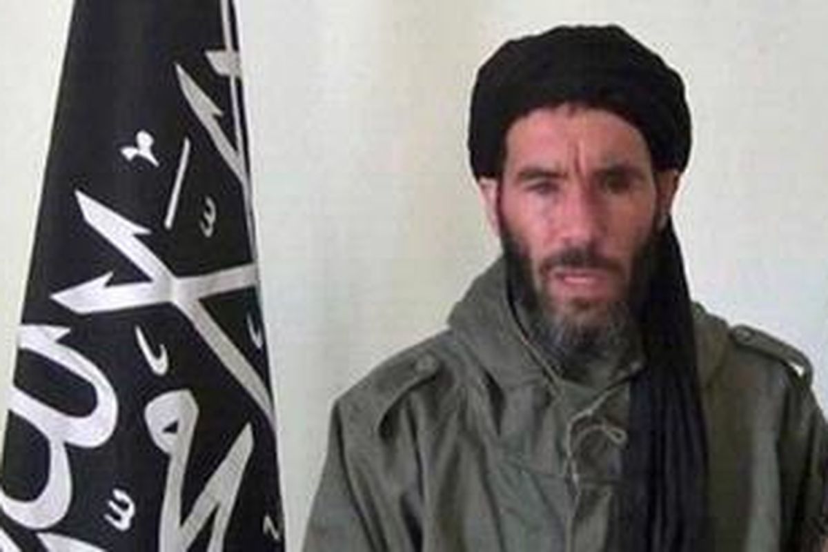 Foto ini diambil dari sebuah video yang diperoleh kantor berita Mauritania ANI, menunjukkan Mokhtar Belmokhtar, mantan komandan senior Al-Qaida Afrika Utara yang memimpin penyanderaan di ladang gas In Amanas, Aljazair.