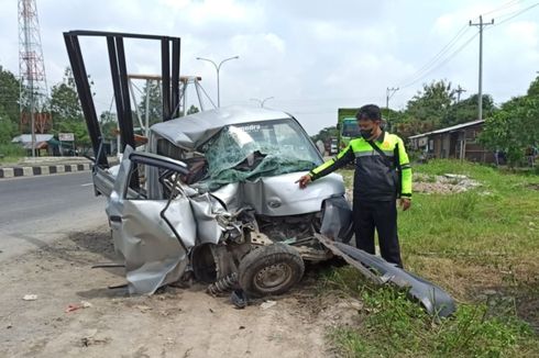 Kecelakaan di Karanganyar, Pengemudi Pikap Diduga Ngantuk, Seruduk Truk Parkir