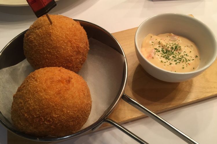 Mac & Cheese Ball menu baru dari Pancious di Jakarta, Senin (14/5/2018).