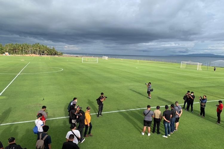 Training ground Bali United yang tarletan di Pantai Purnama Gianyar.