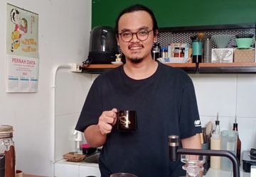 Cerita Adi Sernovian Merintis Usaha Warung Kopi Kekinian di Pasar