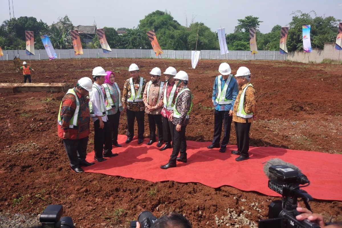 Presiden Joko Widodo (jokowi) meresmikan peletakan batu pertama pembangunan rusunami 9.000 unit di kawasan Serpong, Tangerang Selatan, Kamis (27/4/2017).