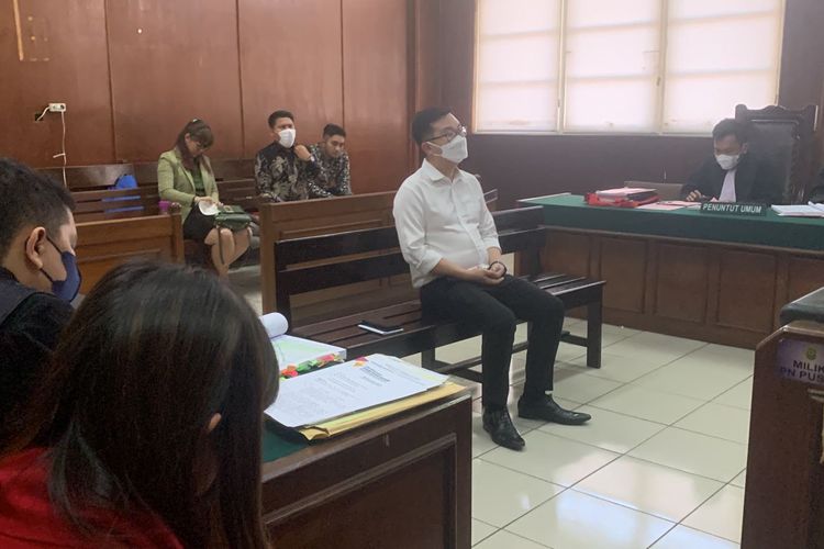 Jimmy Santoso, teman dari Nicholas Sean, saat bersaksi dalam sidang dugaan pencemaran nama baik dengan terdakwa Ayu Thalia di Pengadilan Negeri Jakarta Utara, Selasa (21/6/2022)