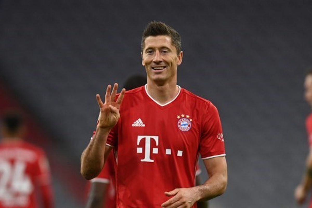 Penyerang Bayern Muenchen, Robert Lewandowski, mencetak empat gol ke gawang Hertha Berlin, Minggu (4/10/2020) pada lanjutan Bundesliga 2020-2021.