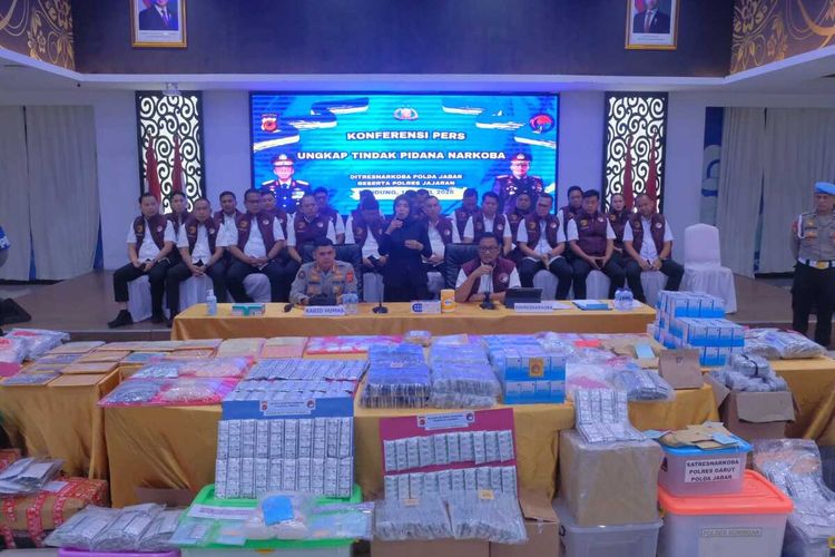 Polda Jabar Dapati 99.000 Obat Keras Terbatas di Sebuah Rumah Kontrakan di Jakarta