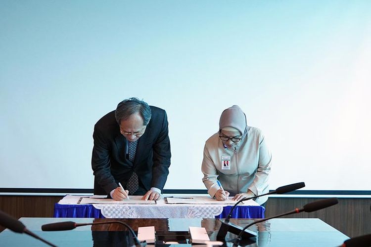 Plt Direktur Utama RSCM Dr.dr Lies Dina Liastuti, SpJP(K), MARS FIHA serta Profesor Shih-Ann Chen dari Taichung Veterans General Hospital, Taipei, Taiwan, menandatangani MoU untuk mendukung kepentingan kedua RS dalam bidang pertukaran dan kerja sama ilmiiah.