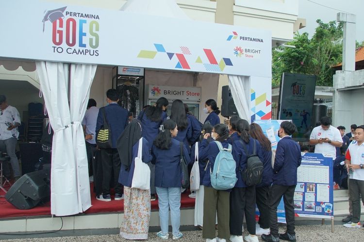 Pertamina Goes To Campus memberi pengalaman atraktif pada mahasiswa, bimbingan karir, serta berbagai booth menarik lainnya.