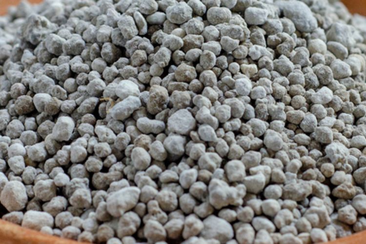 Ilustrasi pupuk TSP atau triple super phosphate.