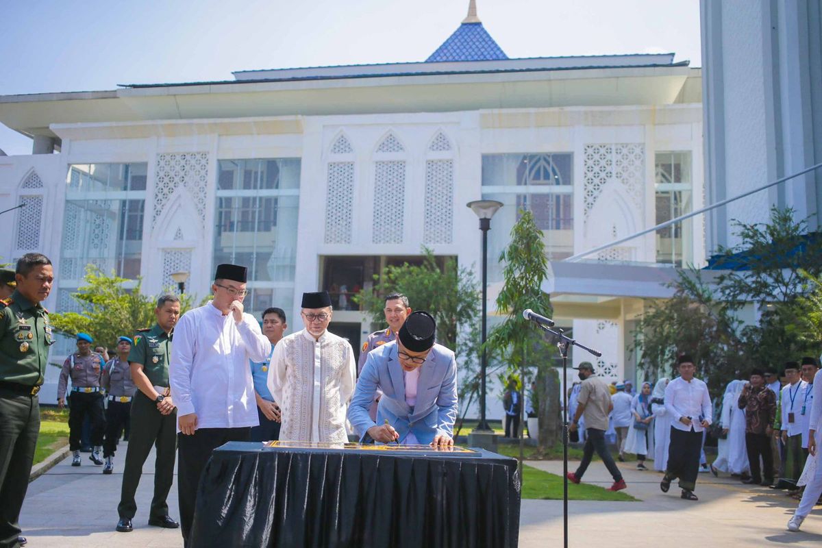 Wali Kota Bogor Bima Arya Sugiarto saat meresmikan Masjid Agung, Kamis (28/3/2024).
