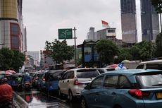 Pengunjung Membeludak, Lalu Lintas Kawasan Pusat Grosir Metro Tanah Abang Padat Merayap