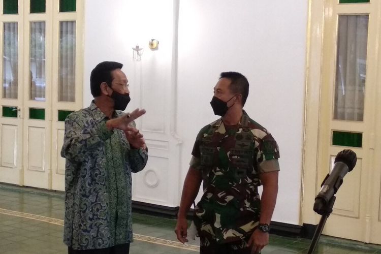 Gubernur DIY bertemu dengan Panglima TNI Andika Perkasa di Bangsal Kepatihan, Kota Yogyakarta, Jumat (31/12/2021)