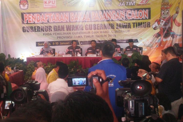 Seremonial pendaftaran Khofifah - Emil Dardak di KPU Jatim