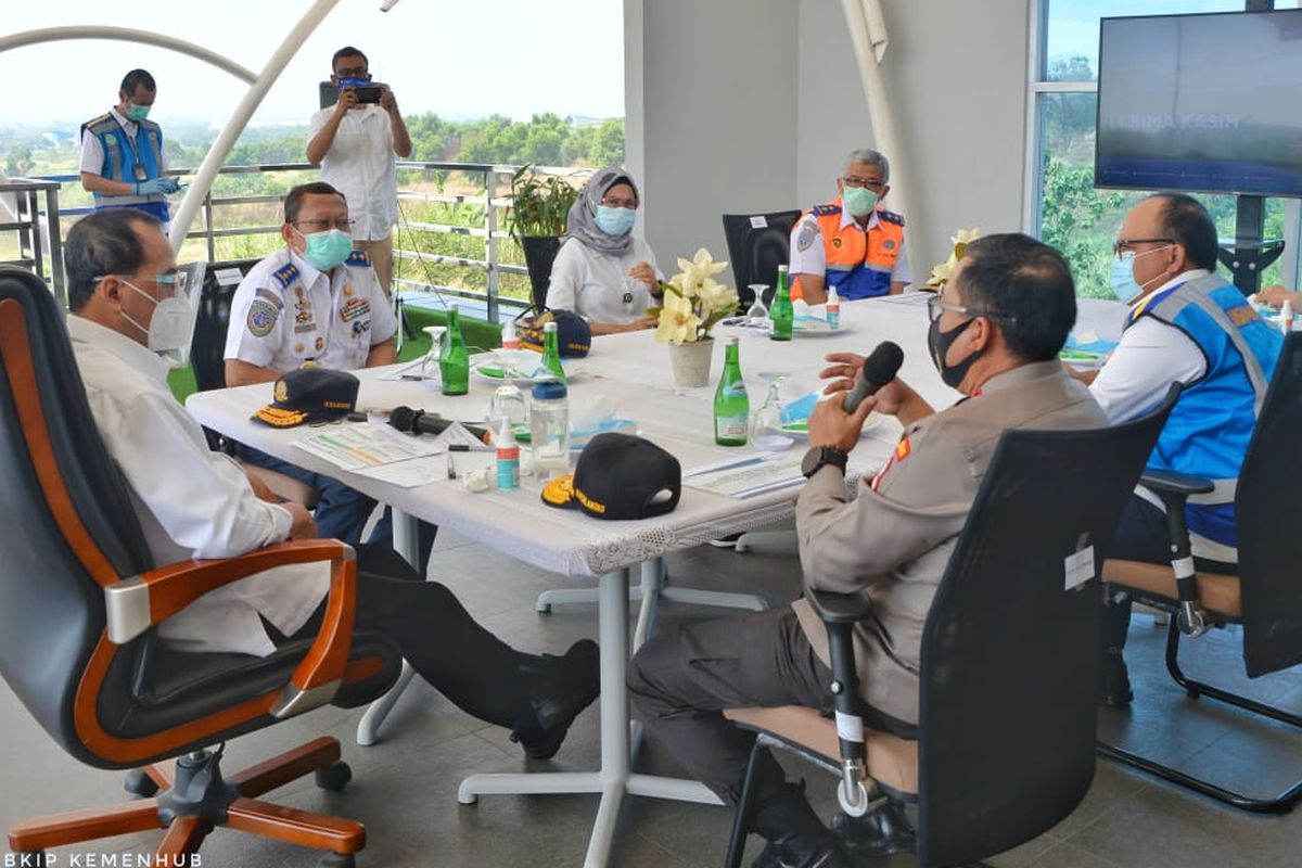 Tinjauan Mentri Perhubungan Budi Karya Sumadi beserta jajarannya di Cikopo, Jawa Barat, Minggu (23/08/2020)