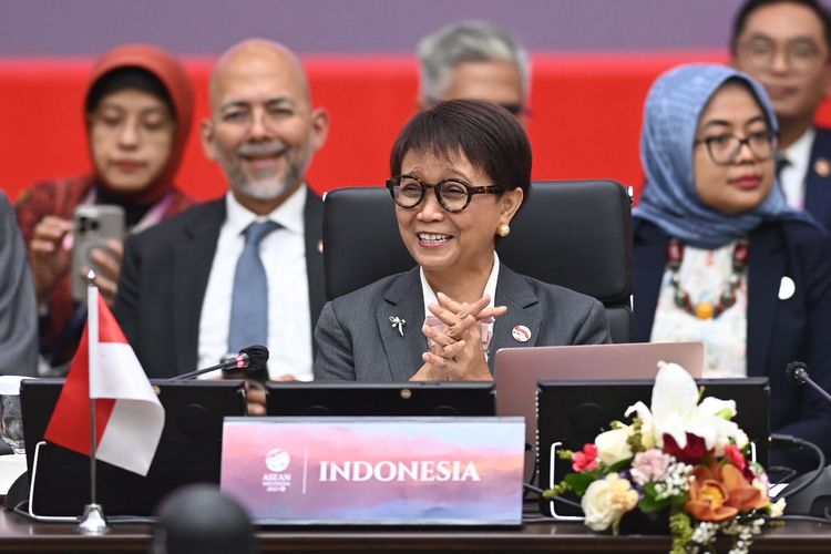 Menteri Luar Negeri Retno L. P. Marsudi dalam pertemuan ASEAN Coordinating Council (ACC) di Jakarta, Senin (4/9/2023). 