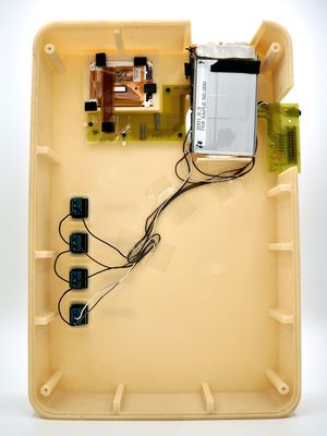 Penampakan sisi dalam prototipe iPod generasi pertama.