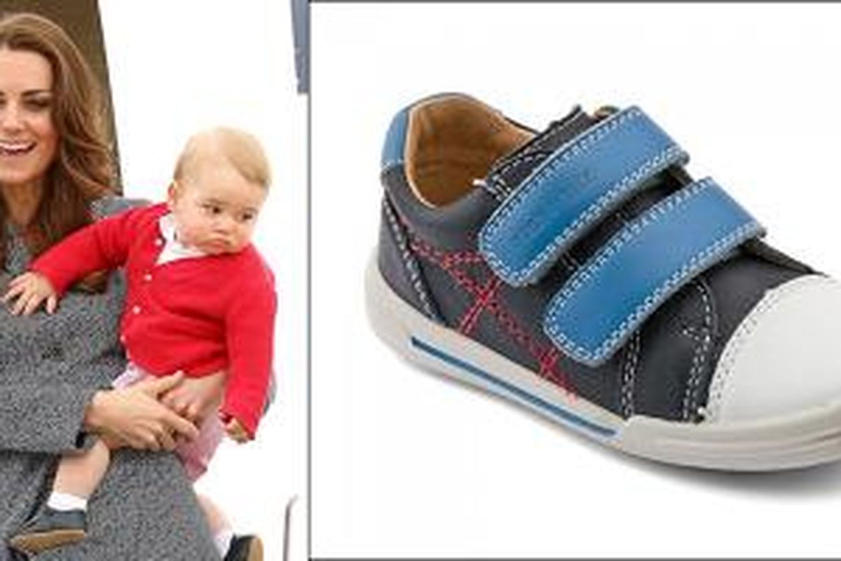 Sepatu sneakers Start-Rite Flexy-Soft Milan berwarna biru tua berbahan kulit yang dibelikan Kate untuk Pangeran George. 