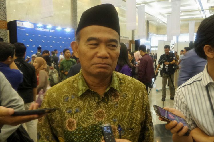 Menteri Pendidikan Muhadjir Effendy saat ditemui usai menghadiri pembukaan Hari Kebebasan Pers Sedunia, di Jakarta Convention Center, Rabu (3/5/2017).