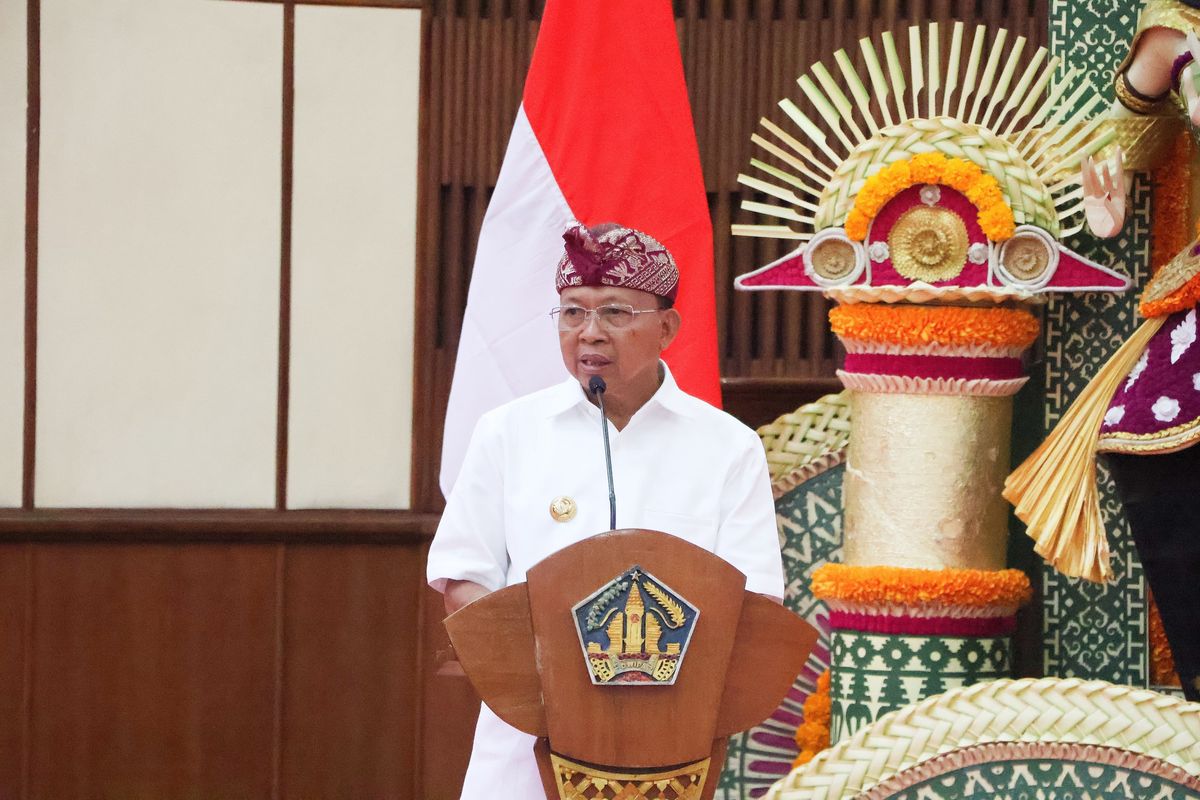 Gubernur Koster saat melantik Pejabat Tinggi Pratama Pemerintah Provinsi Bali, pada Jumat (9/5/2025).