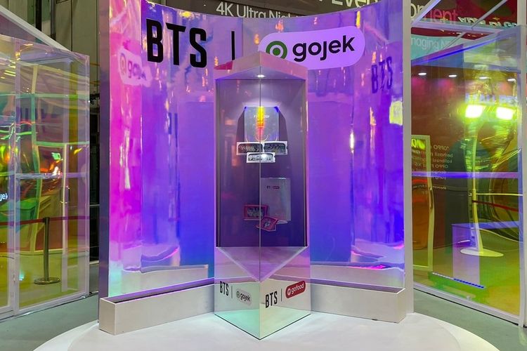 Gojek berkolaborasi dengan boyband Korea BTS menghadirkan instalasi seru bagi para Army di Indonesia, di Mall Gandaria City Jakarta 