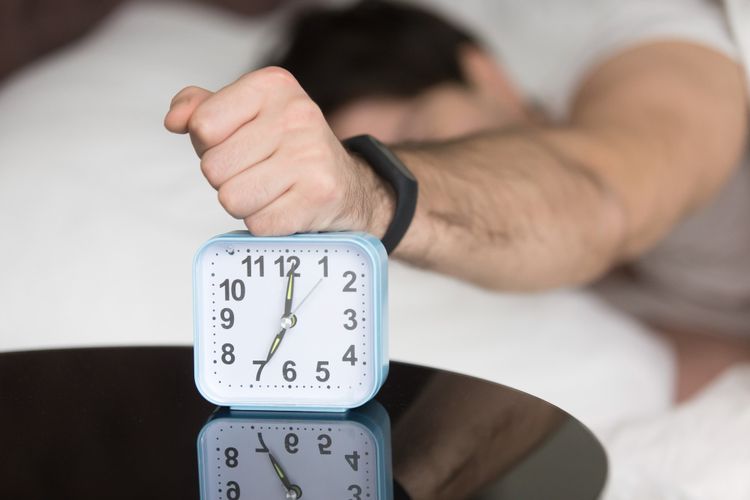 Tidur tidak berkualitas bisa menyebabkan kita susah bangun di pagi hari yang pada akhirnya mengganggu aktivitas harian.