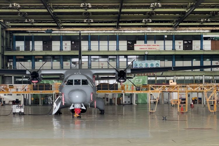 Koleksi pesawat di Edutainment Dirgantara Indonesia di Bandung, eduwisata mengenai satu-satunya industri pesawat di Asia Tenggara milik PTDI