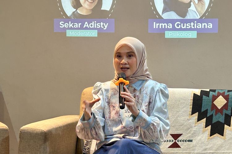 Psikolog Irma Gustiana dalam acara Media Gathering #TenangBersamaBlueBird, di Jakarta Selatan, Kamis (17/10/2025)