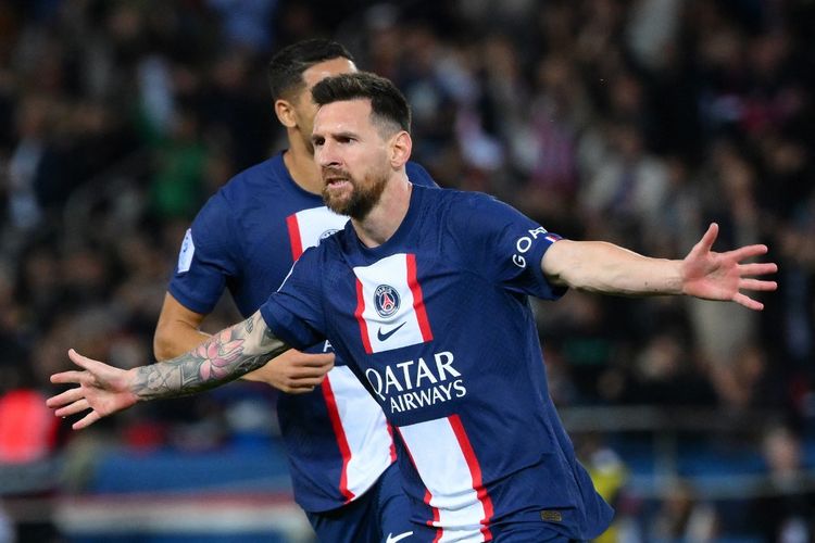 Bintang Paris Saint-Germain (PSG) Lionel Messi berselebrasi usai mencetak gol ke gawang OGC Nice pada laga pekan kesembilan Ligue 1 2022-2023 di Stadion Parc des Princes, Minggu (2/10/2022) dini hari WIB. 