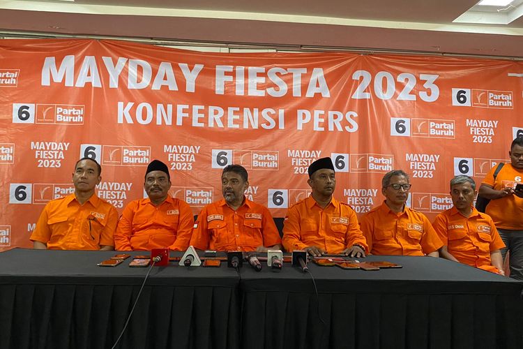 Konferensi pers dalam kegiatan May Day Fiesta untuk memperingati Hari Buruh Internasional tahun 2023 di Istora Senayan, Jakarta Pusat, Senin (1/5/2023). 