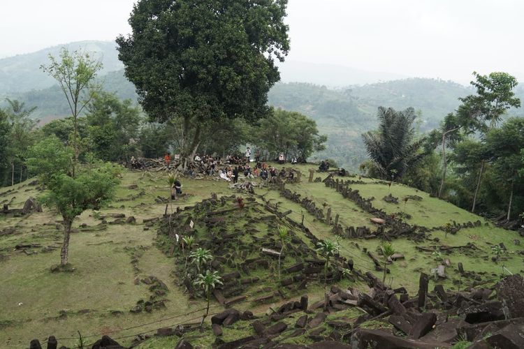 Gunung Padang, Cianjur, merupakan salah satu tempat wisata prasejarah rekomendasi di Jabar. 