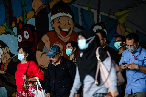 Epidemiolog Sebut Semua Pihak Harus Kompak, Masker Harus Tetap Dipakai di Luar Ruangan