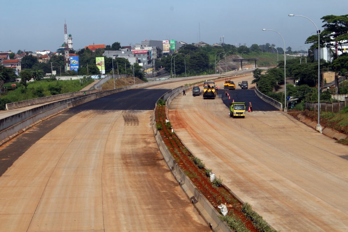 Proyek pembangunan Tol Cijago II, di Jalan Juanda, Kota Depok, Jawa Barat, Sabtu (24/02/2018). Proyek tersebut menghubungkan Tol Jagorawi menuju Cinere. Tol Cijago sudah beroperasi dari Tol Jagorawi sampai Simpang Juanda Depok, dan dilanjutkan pemangunannya dari Simpang Juanda hingga Jalan Margonda Raya Depok.