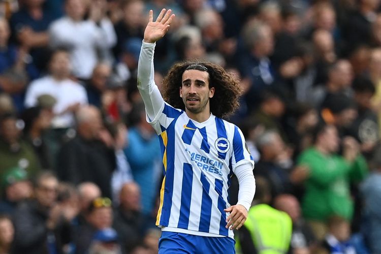 Bek Brighton, Marc Cucurella, menjadi salah satu pemain incaran utama Chelsea dan Manchester City.