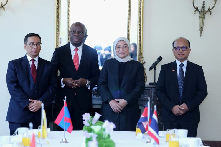 Sekretaris Jenderal Anwar Sanusi menegaskan bahwa pemerintah Indonesia siap bekerja sama dengan ILO dalam memperkuat penerapan Konvensi ILO Nomor 98 tentang Penerapan Hak untuk Berserikat dan Perundingan Bersama.

